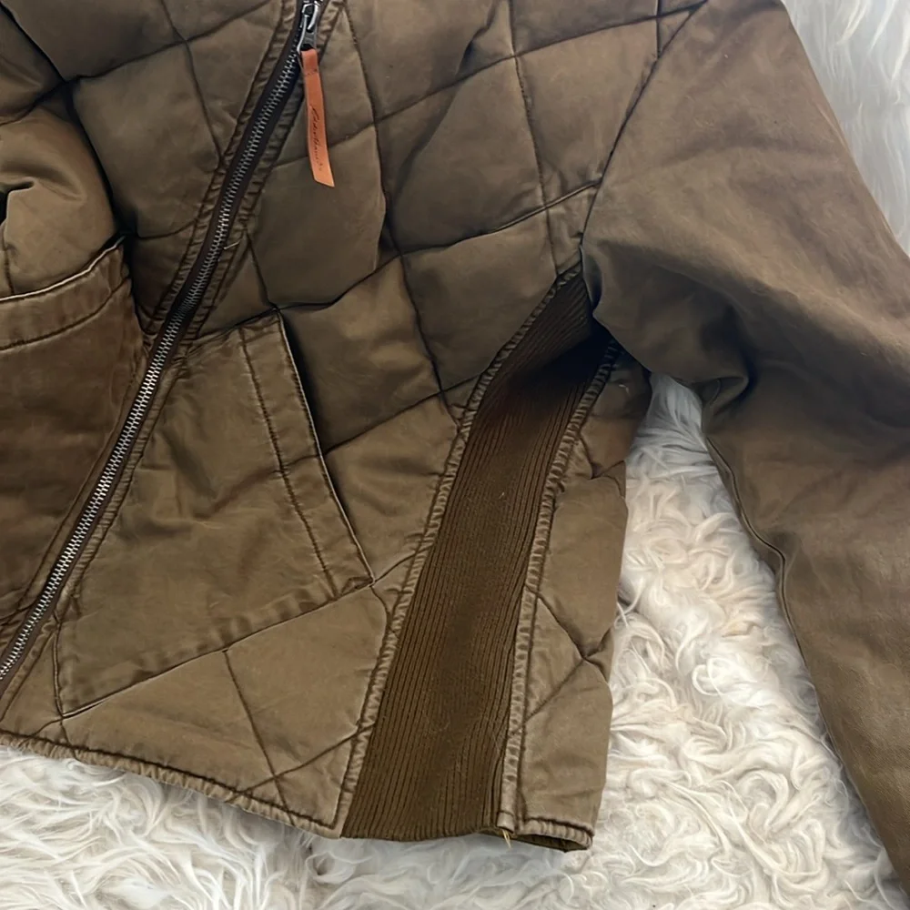 This is the Eddie Bauer1936 skyliner. It is a size women’s medium. - Picture 4 of 14